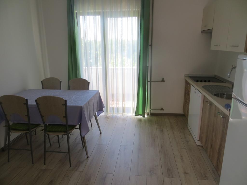 Apartments Sandra Poreč Exterior foto